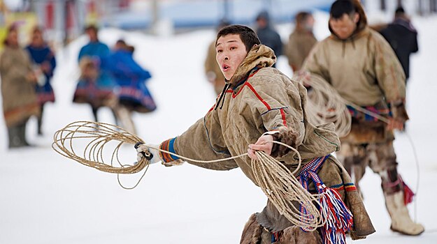 Жители Нового Порта с размахом отметили праздник оленеводов и охотников