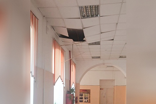 В Саратове возбудили дело после обрушения потолка в школе Олега Янковского