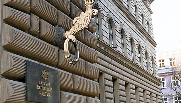 Представляющим угрозу для Латвии запретят покидать пределы страны