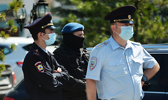 В Петербурге нашли убитой семью адмирала ВМФ