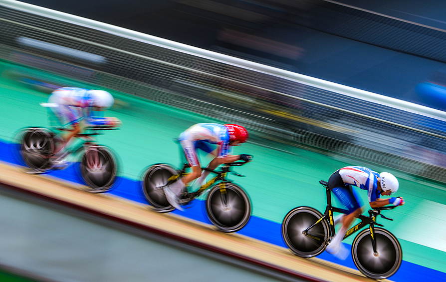 Мужская командная гонка преследования на чемпионате России по велоспорту на треке в Санкт-Петербурге, август 2024 года