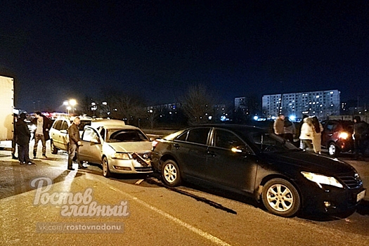 В Ростове пьяный водитель устроил массовую аварию и сбежал
