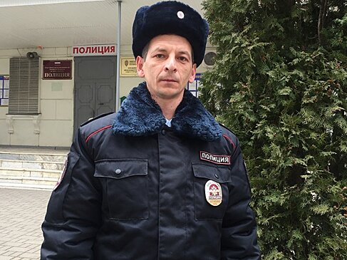 В Армавире полицейский спас выпавшую из окна шестилетнюю девочку
