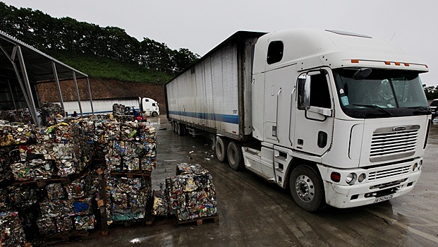 Штрафы за выброс мусора из машины: суммы и условия