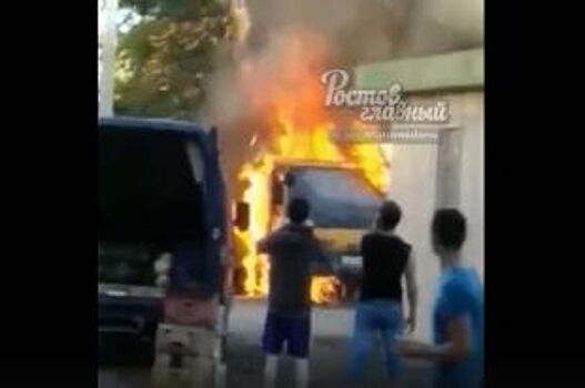 В сеть выложено видео пожара и взрыва строительного крана в Таганроге