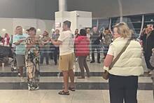 Россияне устроили митинг с криками «Домой!» в аэропорту Дубая