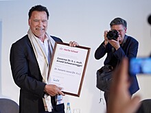 Шварценеггер получил почетную докторскую степень в Берлине