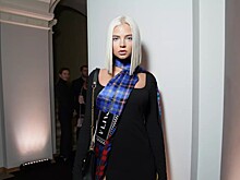 Алеся Кафельникова предстала в образе «офисной сирены»