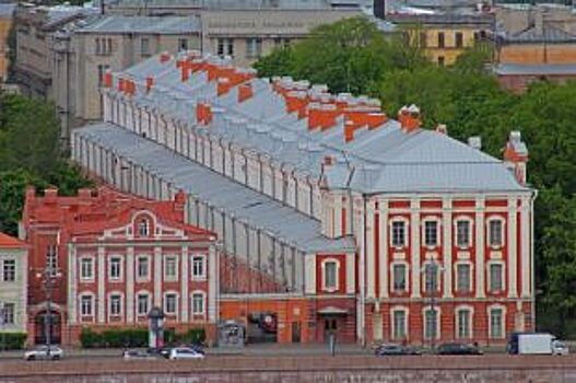 Часть факультетов СПбГУ может остаться в исторических зданиях города