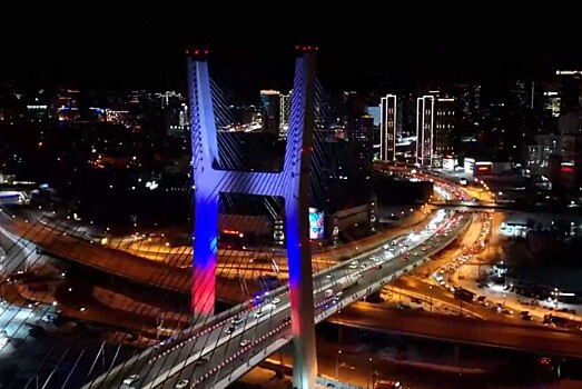 В Новосибирске беспилотник снял движение по четвертому мосту