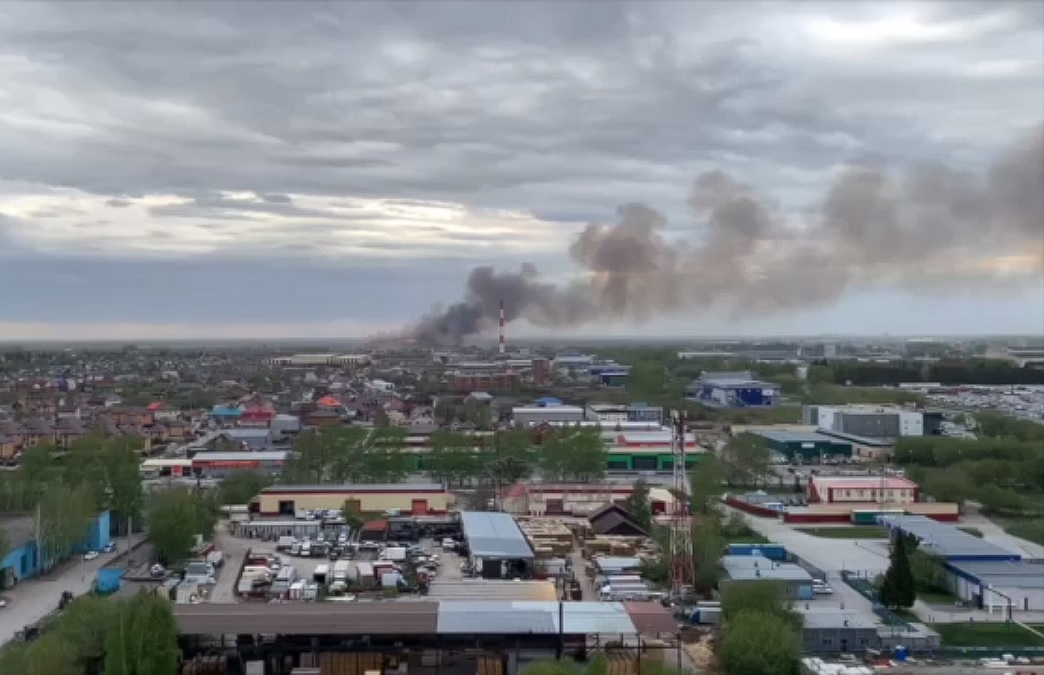 В Новосибирске 14 мая загорелся мусорный полигон возле Хилокского рынка