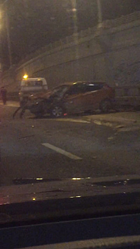 Три автомобиля столкнулись на МКАД возле развилки с Каширским шоссе на юго-востоке Москвы