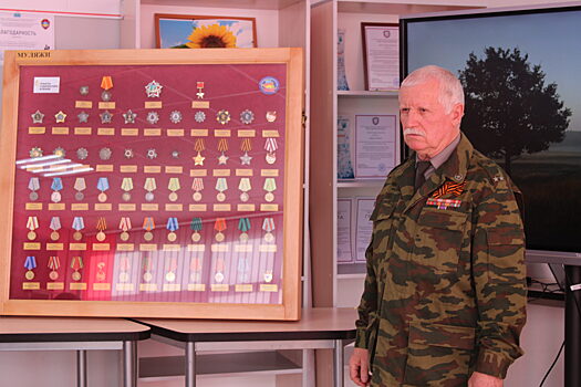 Новомалороссийские школьники совершили экскурсию в наградную систему России
