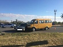 8 человек пострадали в Буденновске при столкновении маршрутки и легковушки
