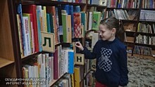 В библиотеке №151 открылась выставка «Гордо реет флаг России»