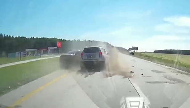 Столкновение четырех авто на трассе Екатеринбург – Челябинск попало на видео