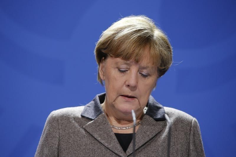 Стало известно о попытке Саркози довести Меркель до слез