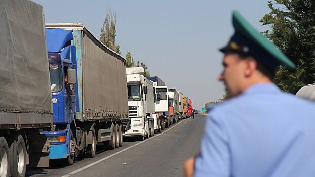 «За рулем» объяснил, обязан ли водитель открывать багажник по требованию ДПС