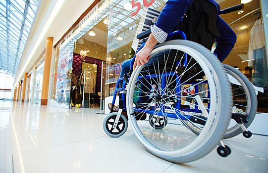 Аэропорты введут упрощенный порядок обслуживания пассажиров-инвалидов