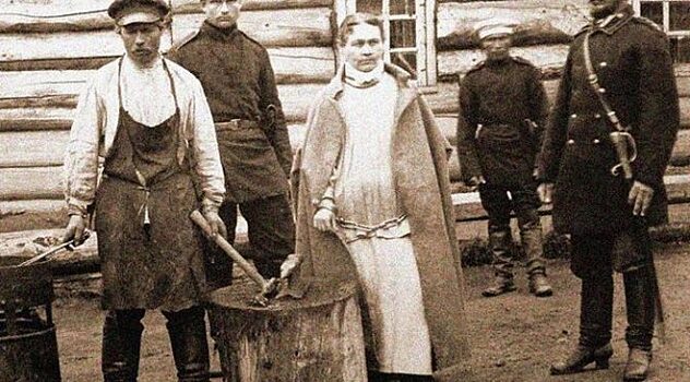 Зачем люди посещают могилу Соньки Золотой Ручки