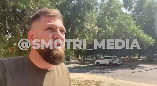 В Алешках боевики ВСУ сбросили взрывное устройство на машину военкора News Front