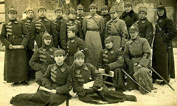 Бесполезная шапка: почему в Красной Армии отказались от буденовки