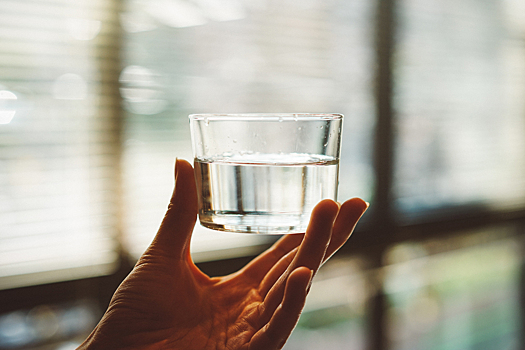 7 простых способов пить больше воды в течение дня