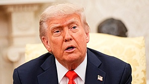 Трамп: Украина дала основания России разбомбить ее ко всем чертям