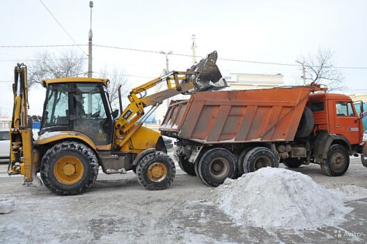 В ночь на улицы Саратова выйдут 300 единиц снегоуборочной техники