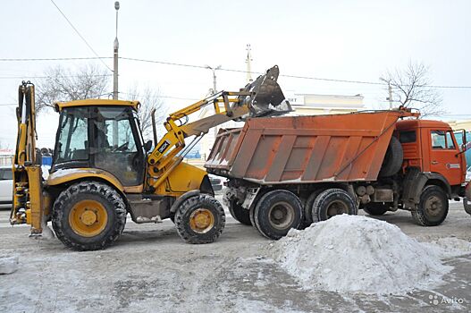 Убиравший снег водитель задавил саратовскую пенсионерку