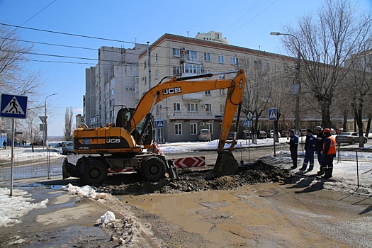 В центре Волгограда вновь перекопали несчастный перекресток