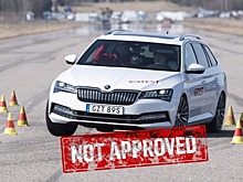 Skoda Superb и Volkswagen Passat не справились с лосиным тестом