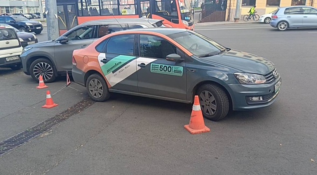 Автомобиль каршеринга наехал на женщину в центре Нижнего Новгорода