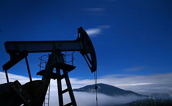 Стоимость нефти Brent упала ниже $70 за баррель впервые с октября 2024 года