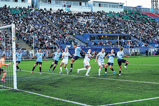 Женские "Крылья" разошлись миром с чемпионом