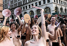 Фотограф организовал «голый» митинг за свободу сосков в Instagram и Facebook