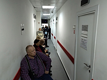 В Минздраве Новосибирской области объяснили длинные очереди в поликлиники