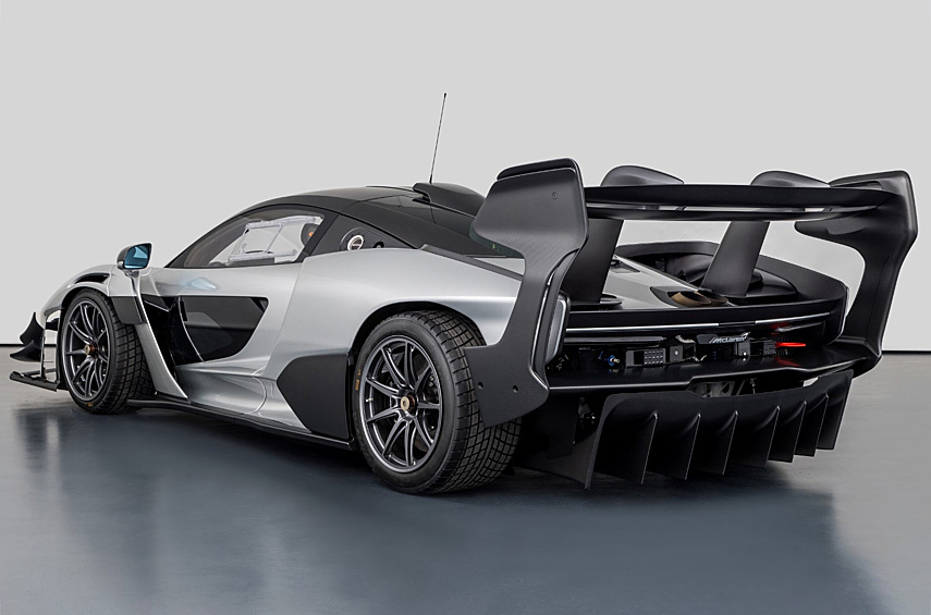 С 2020 года машина проехала лишь сотню километров. Четырёхлитровая «твинтурбовосьмёрка» (825 лошадиных сил и 800 Нм) делает автомобиль самым быстрым McLaren, если не считать «формульные» болиды.