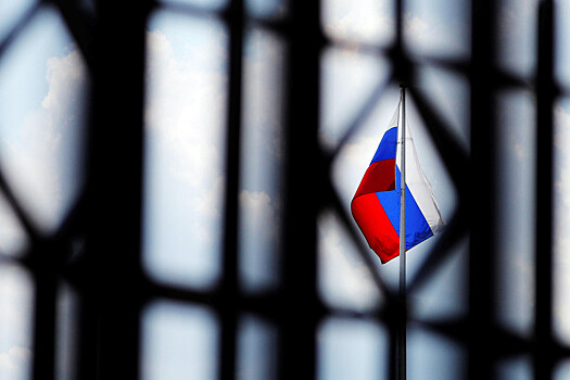 МИД Румынии призвал убрать российский флаг в городе Тулча