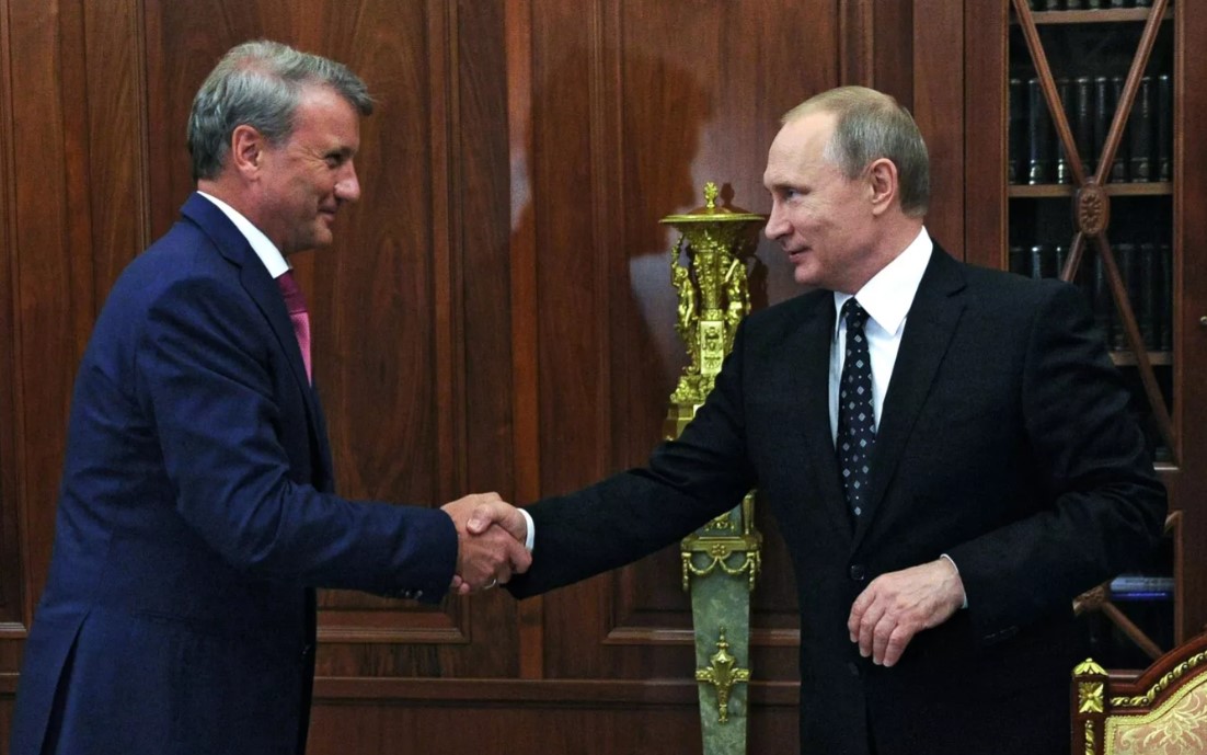 Путин в шутку пристыдил Грефа за просьбу дать денег на «Школу21»