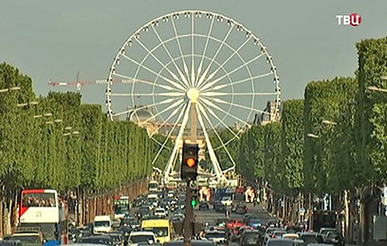 В Париже закрыли знаменитое колесо обозрения