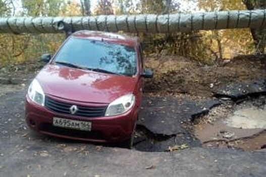 В Саратове ищут владельца автомобиля, мешающего проведению работ