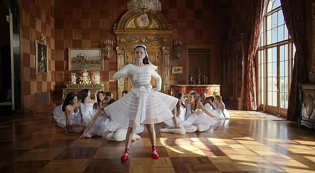 Селена Гомес снялась в новом клипе в свадебном платье — реакция фанатов удивила