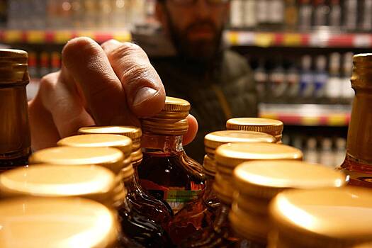 Готовность россиян покупать водку по биометрии оценили