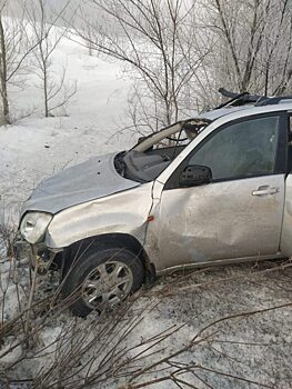 Водитель-лихач погиб в перевернувшемся на трассе у Балакова кроссовере