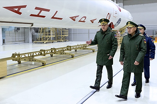 Шойгу проверил развитие инфраструктуры на космодроме Плесецк