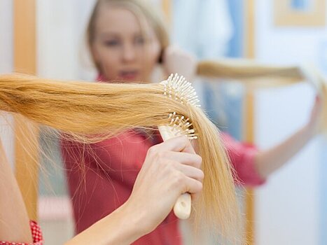 Трихолог назвала основные причины появления секущихся волос
