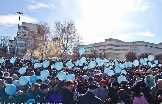 УрФО: смена губернаторов, звёздный молебен и скудные магазины