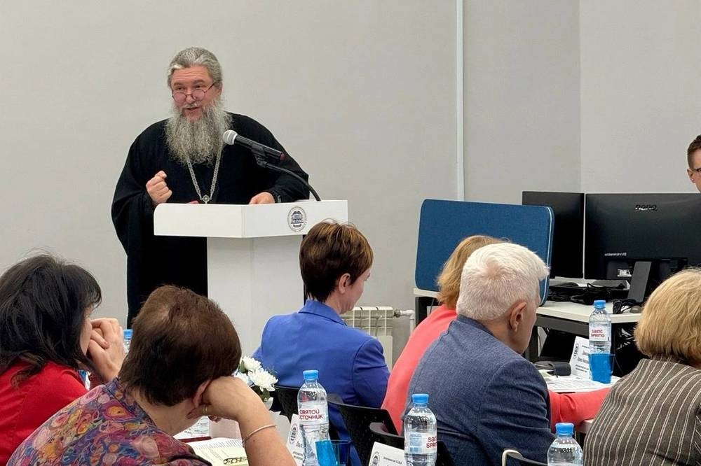 Глава Екатеринбургской епархии защитил кандидатскую диссертацию о воспитании школьников