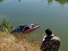 В утонувшей вместе с ребенком в Саратовской области машине был заведен двигатель